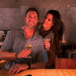 深夜の一杯。 素敵なおふたり。 母国でのお仕事のお話もして下…